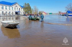 Частично эвакуируют жителей села под Оренбургом.